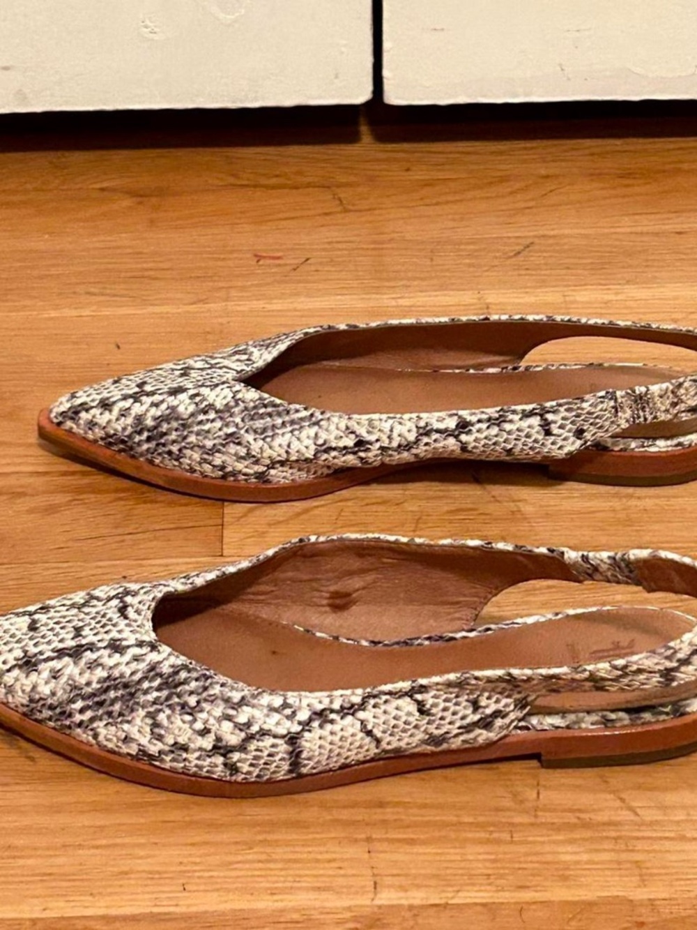 FRYE Kenzie pointed toe slingback flats, snake print leather, 7 - Picture 6 of 8